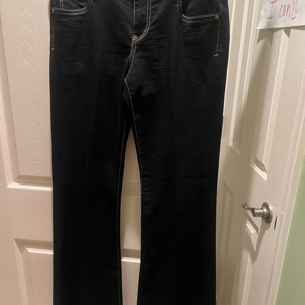 Kut from the Kloth Ali Fit and Flare low rise, boot cut jeans. Dark indigo. NWOT
